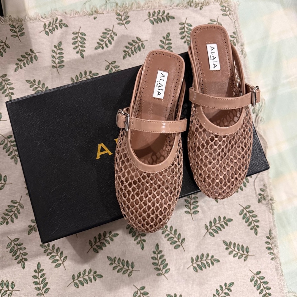 Alaia Nude Blush Woven Mesh Mule with Patent Strap